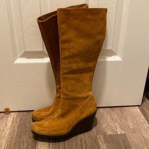 Suede wedge boots